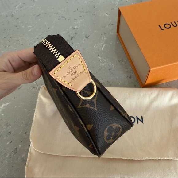 Louis Vuitton Pochette Accessoires Monogram Canvas Shoulderbag Handbag - Picture 7 of 11